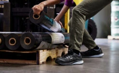 Keen Women's Vista Energy ESD (Carbon-Fiber Toe) | Hydrangea/Black -Keen 1025241 PDP TopImage