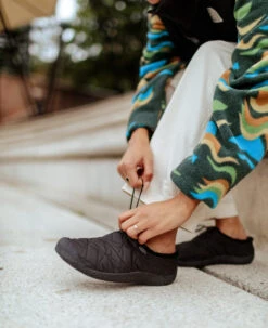 Keen Women's Howser III Slide | Black/Black -Keen WHowserIIISlideLifestylePDPLeft 3e14dc08 86dc 43e5 95b5 bfa97432cacf